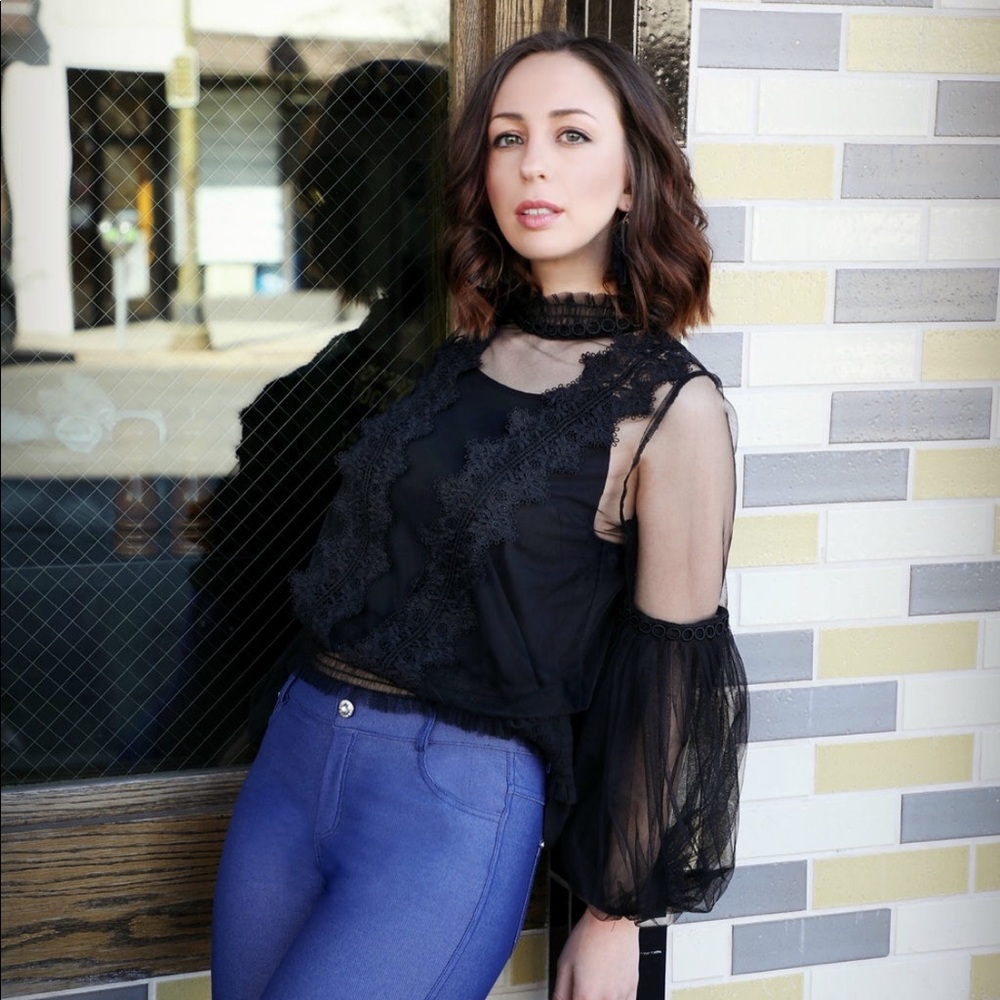 Eye-catcher Lace Blouse
